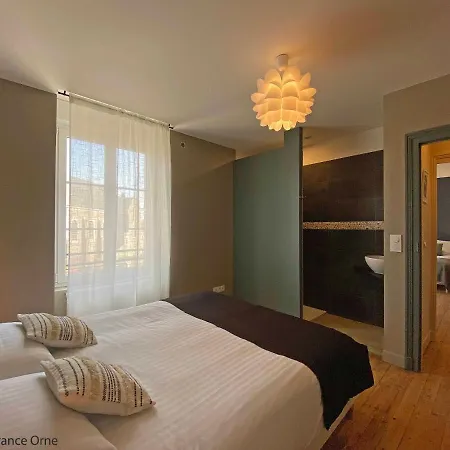 De La Poste 6 * Saint-Fraimbault-sur-Pisse